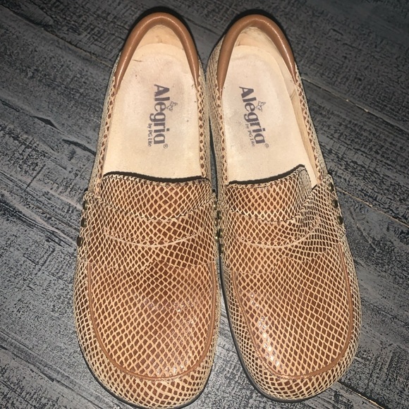 Algeria Taylor Pro Tan Glossy Snake Print Penny Loafer Ladies Shoe Size 8.5 - Picture 2 of 10